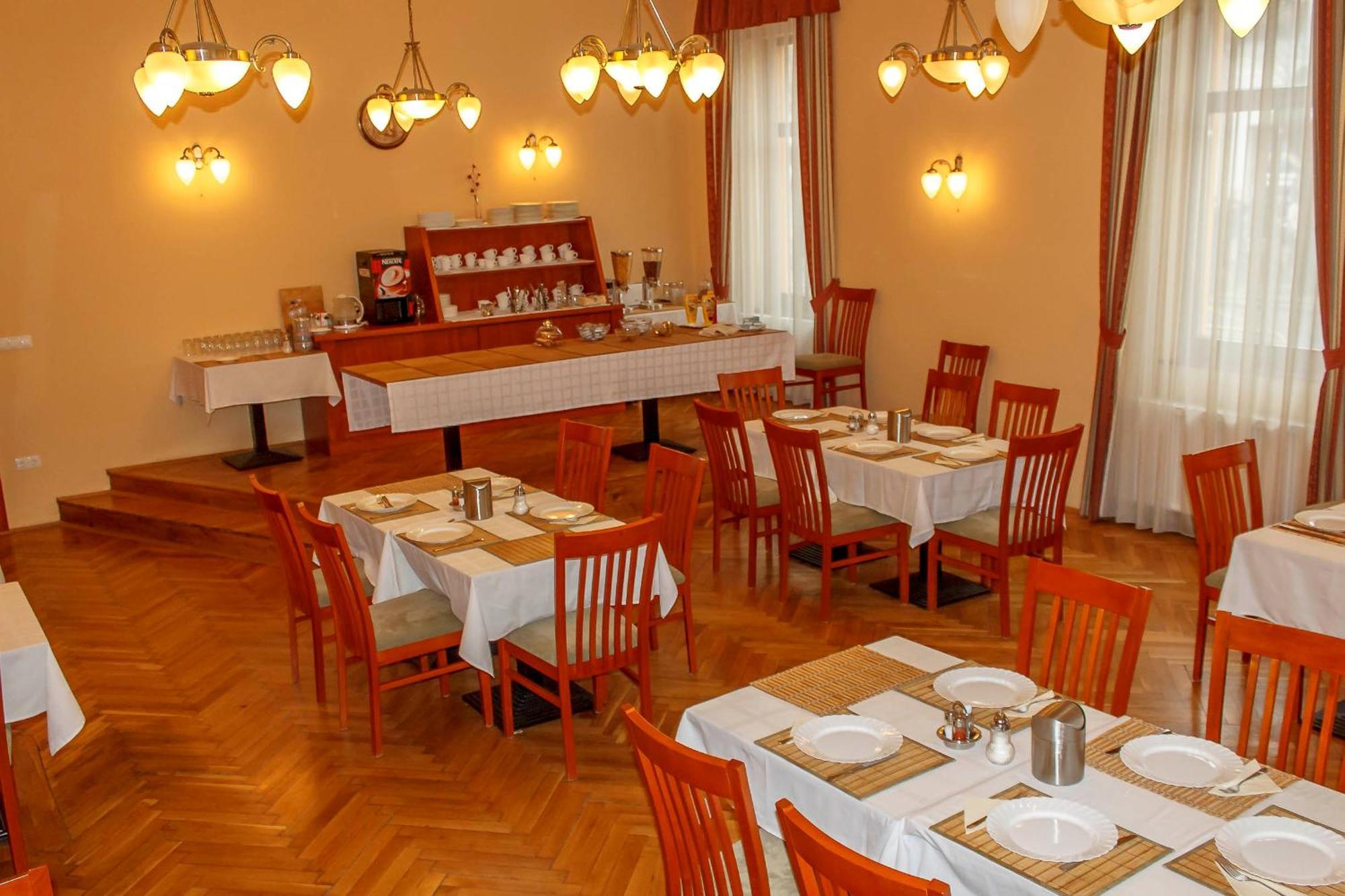 Pannon Hotel Bejelentkezes 20 Oraig, Check-In Until 20 O'Clock, Einchecken Bis 20 Uhr Mohács Eksteriør billede