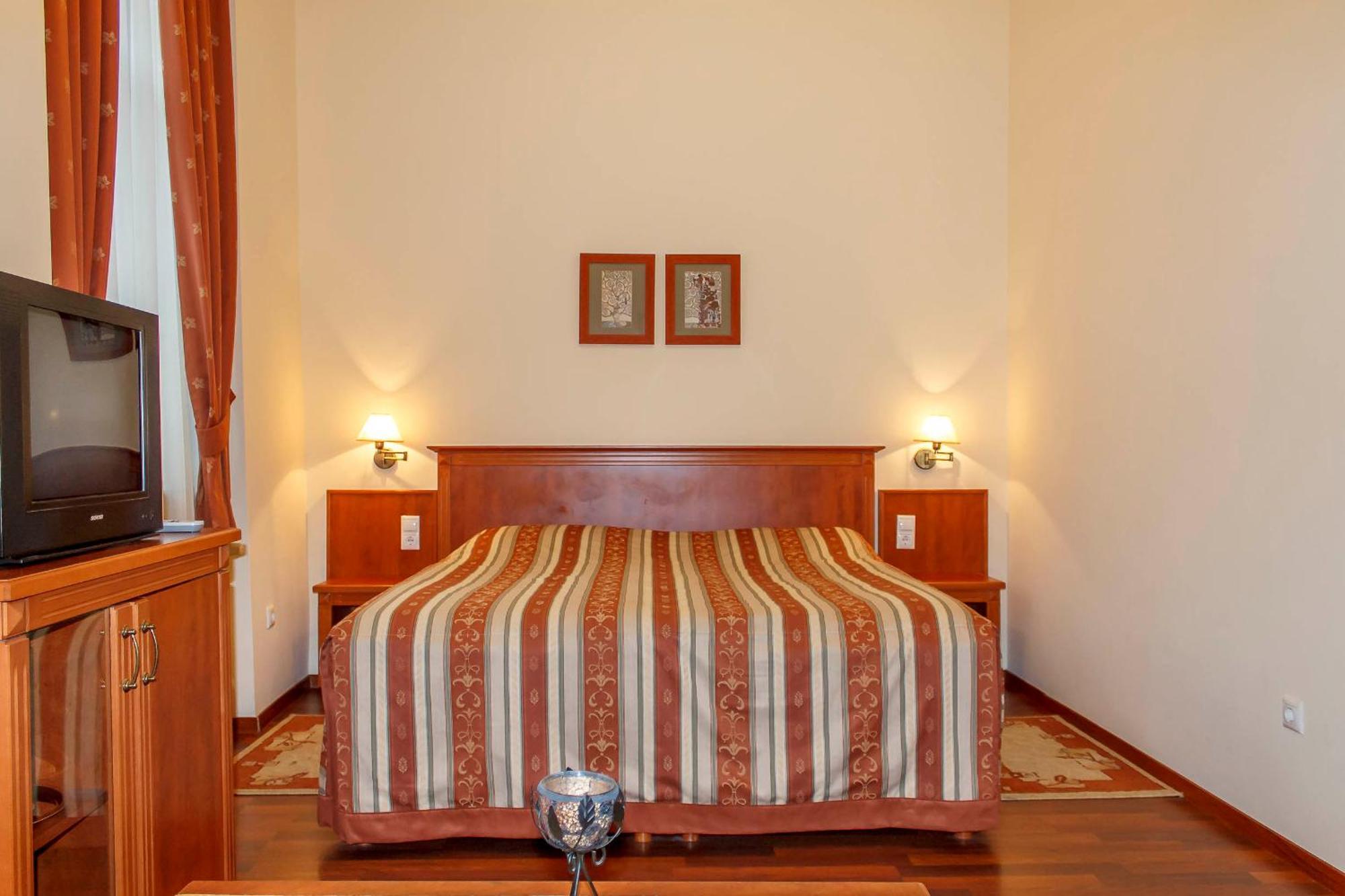 Pannon Hotel Bejelentkezes 20 Oraig, Check-In Until 20 O'Clock, Einchecken Bis 20 Uhr Mohács Eksteriør billede