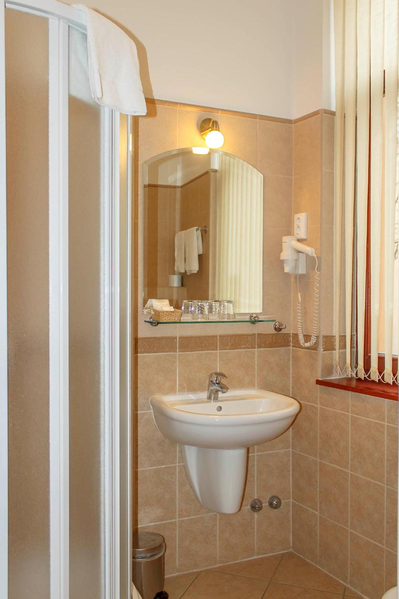 Pannon Hotel Bejelentkezes 20 Oraig, Check-In Until 20 O'Clock, Einchecken Bis 20 Uhr Mohács Eksteriør billede