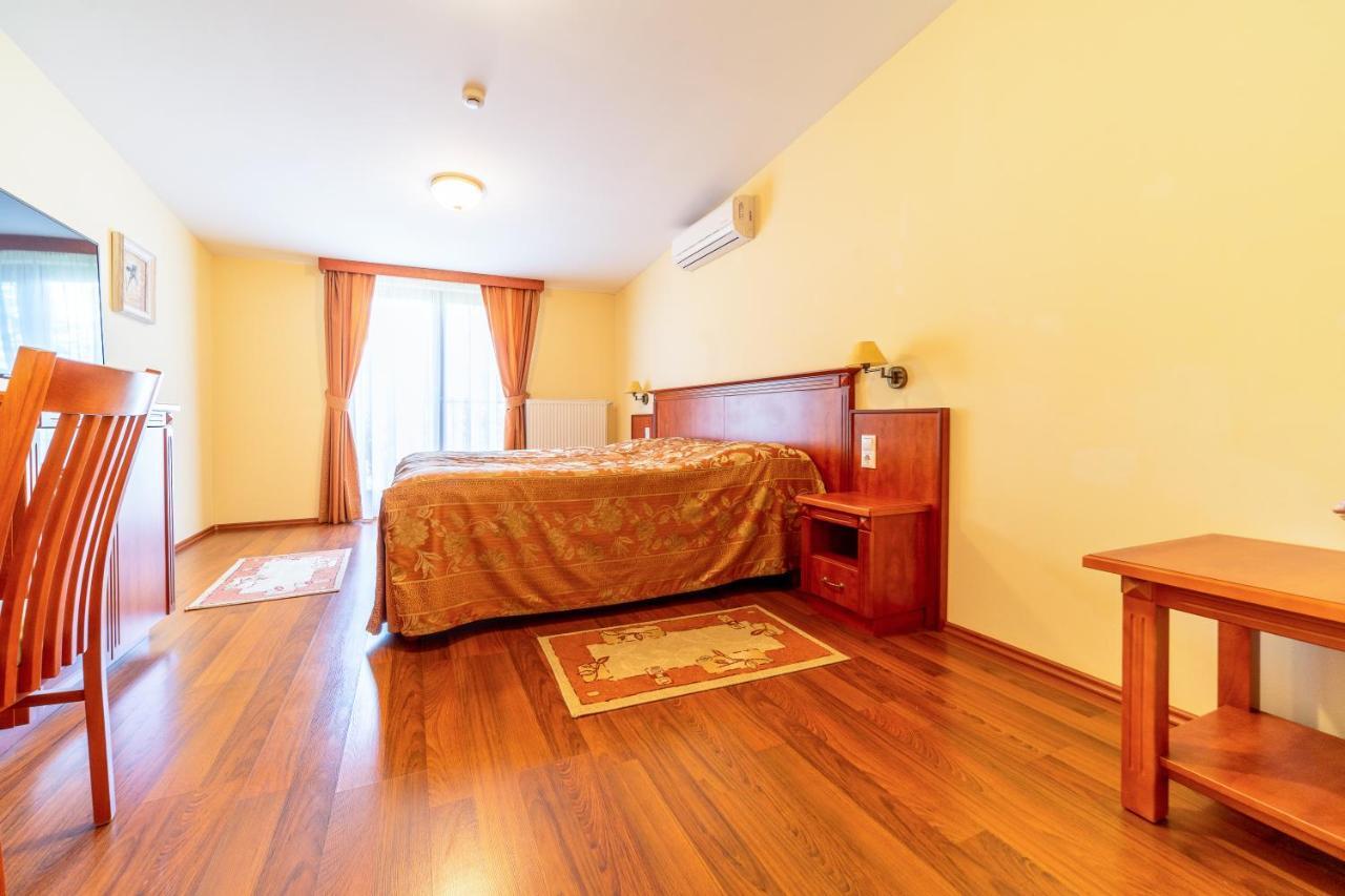 Pannon Hotel Bejelentkezes 20 Oraig, Check-In Until 20 O'Clock, Einchecken Bis 20 Uhr Mohács Eksteriør billede