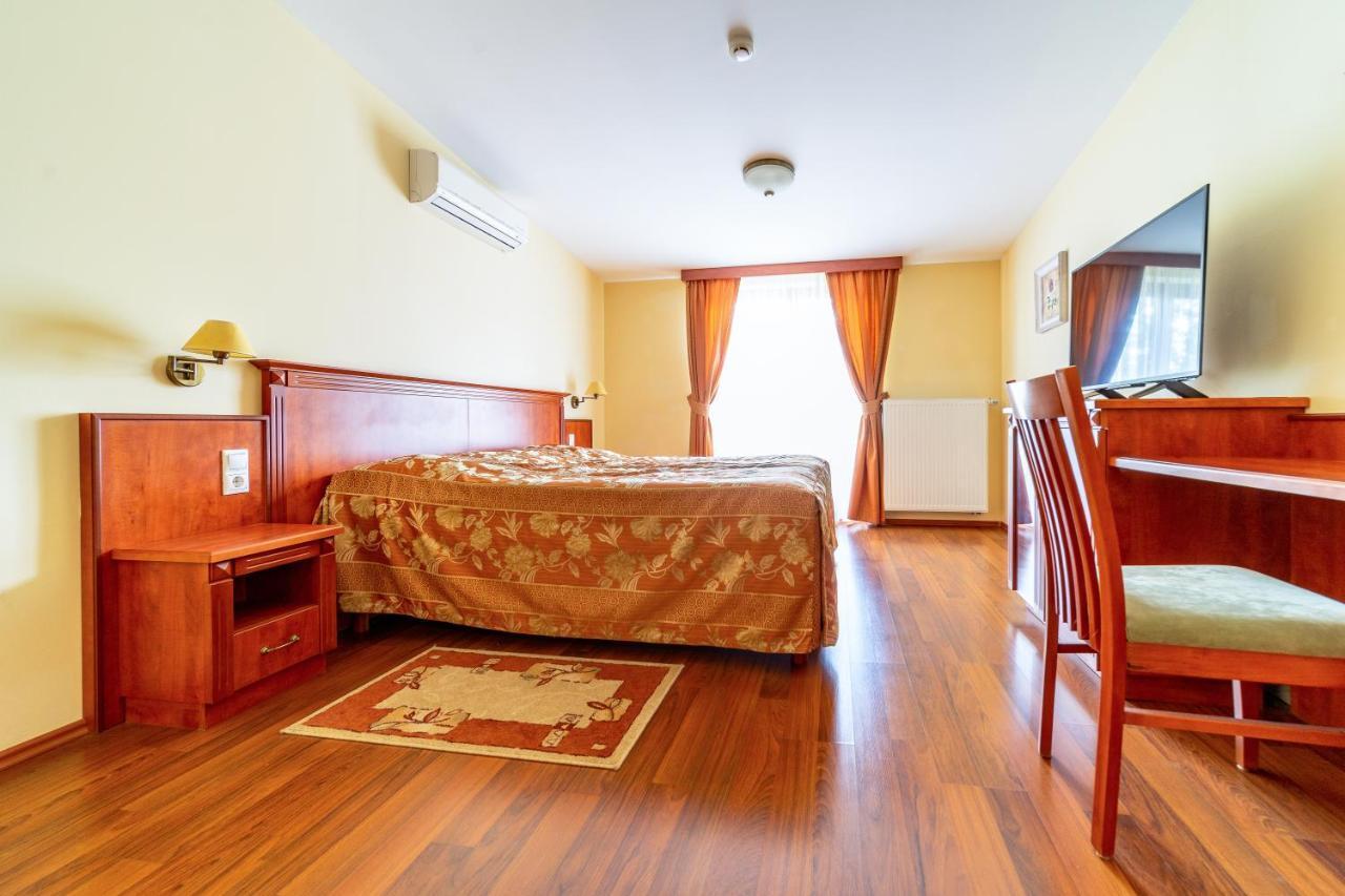 Pannon Hotel Bejelentkezes 20 Oraig, Check-In Until 20 O'Clock, Einchecken Bis 20 Uhr Mohács Eksteriør billede